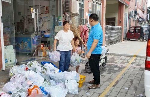 穿越灾荒年，我靠超市仓库救红颜,灾荒年里的红颜救赎之旅